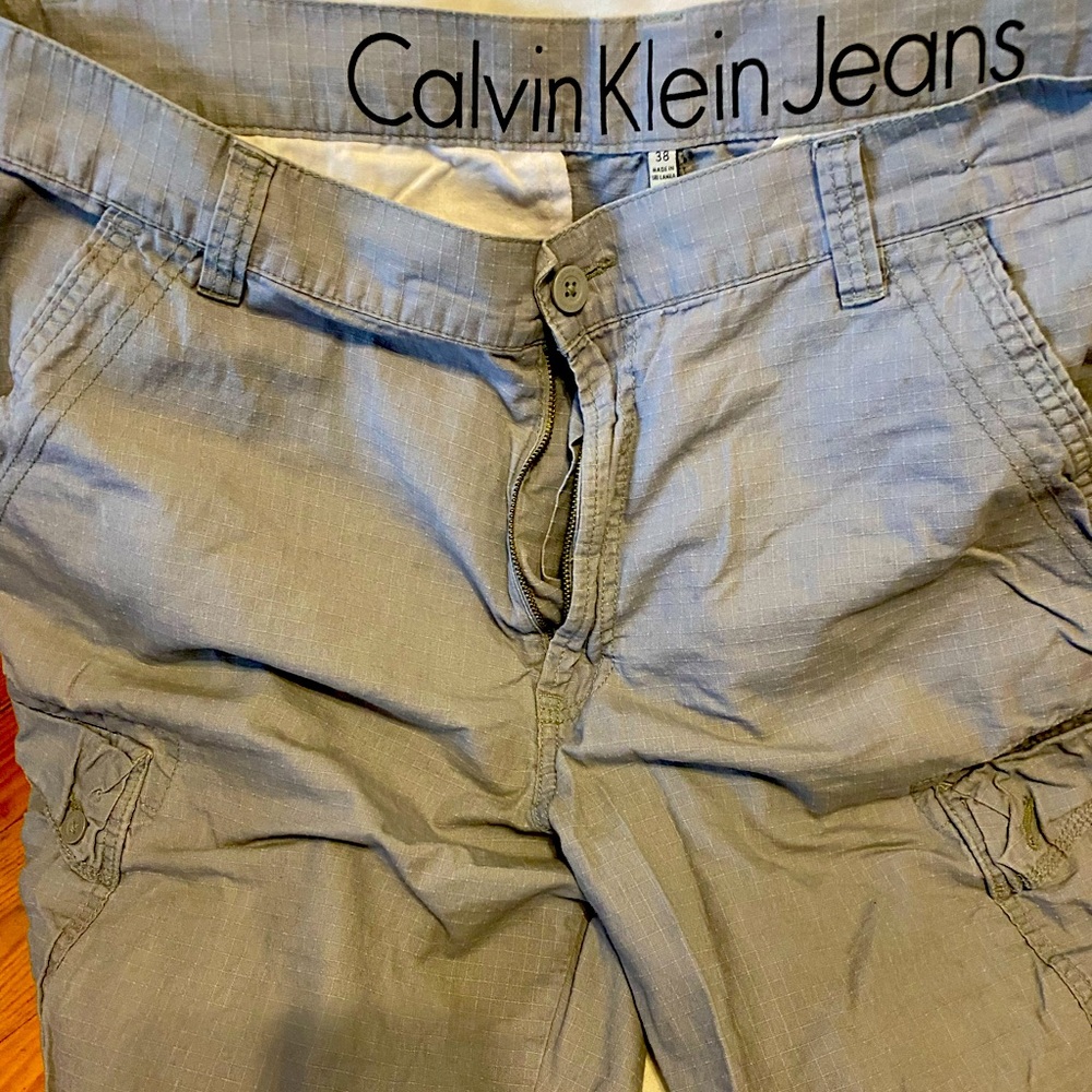 Men’s Calvin Klein cargo shorts size 40